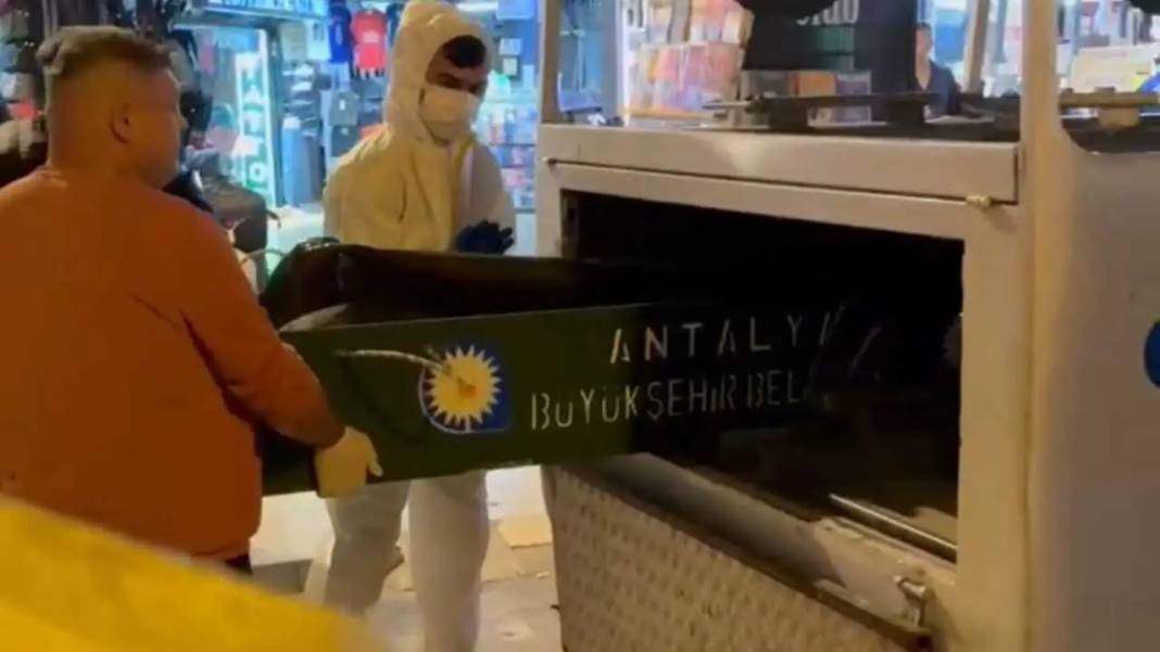 İş Hanında Tanınmaz Halde Ceset Bulundu! 1